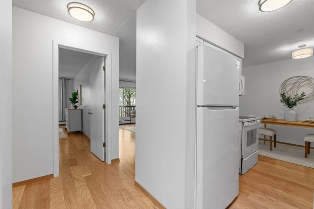 7412 W 22nd Street 309, Saint Louis Park, MN 55426