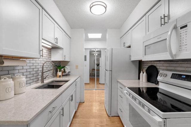 7412 W 22nd Street 309, Saint Louis Park, MN 55426