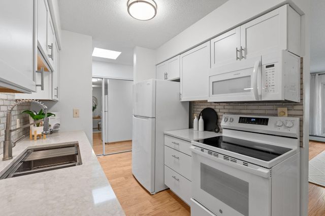 7412 W 22nd Street 309, Saint Louis Park, MN 55426