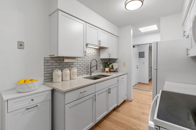 7412 W 22nd Street 309, Saint Louis Park, MN 55426