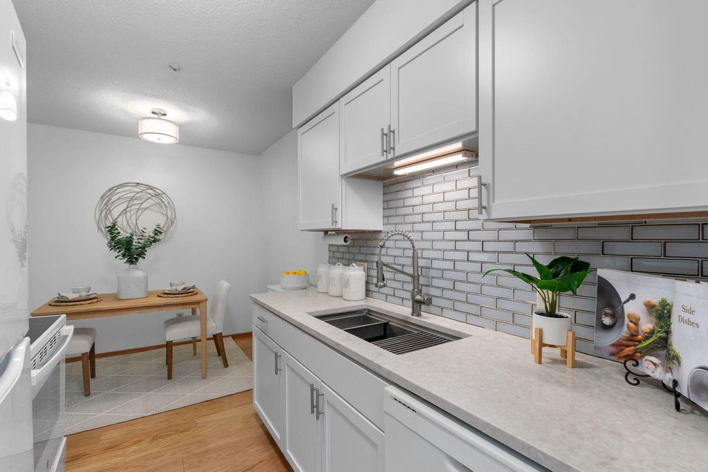 7412 W 22nd Street 309, Saint Louis Park, MN 55426