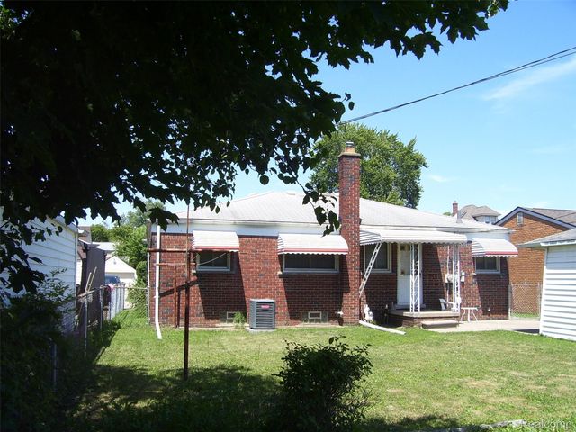 7300 Weingartz, Center Line, MI 48015