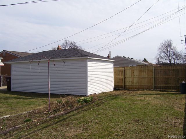 7300 Weingartz, Center Line, MI 48015