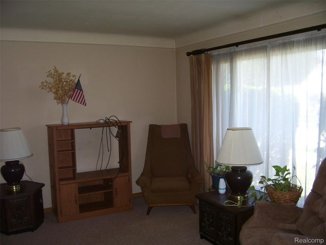 7300 Weingartz, Center Line, MI 48015