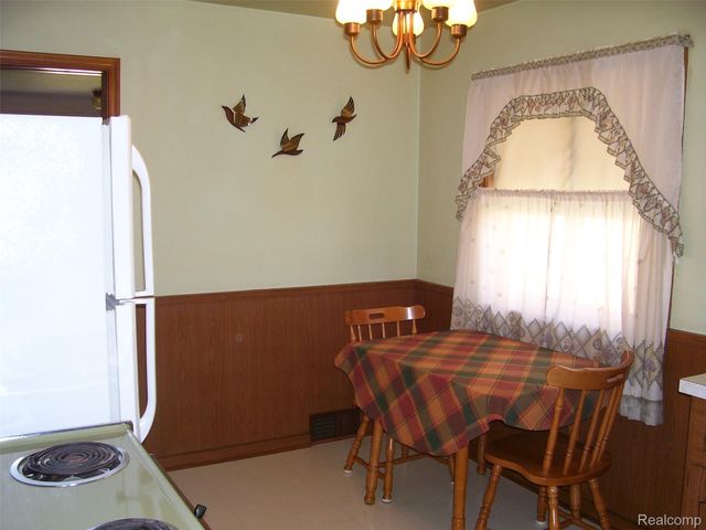 7300 Weingartz, Center Line, MI 48015