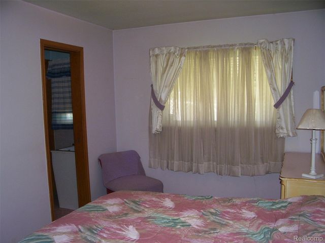 7300 Weingartz, Center Line, MI 48015