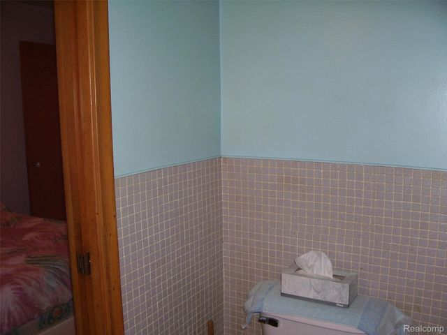 7300 Weingartz, Center Line, MI 48015