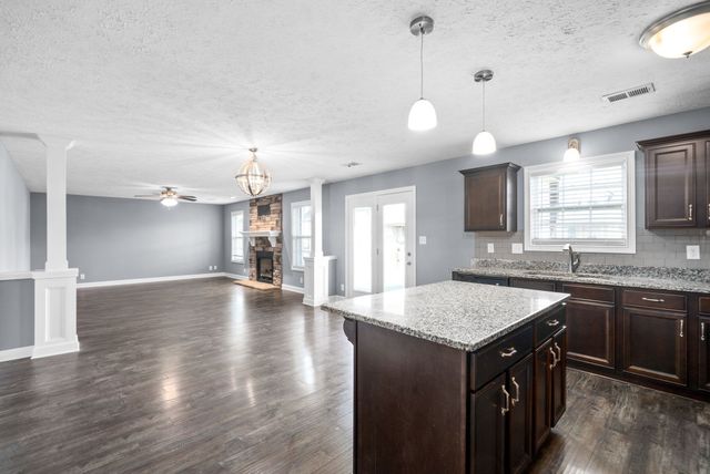 3755 Windmill Dr, Clarksville, TN 37040