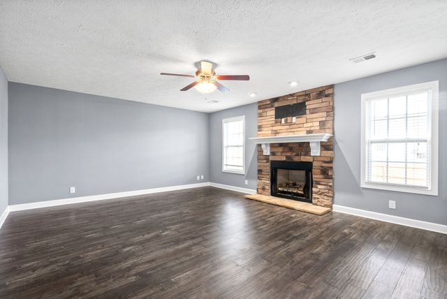 3755 Windmill Dr, Clarksville, TN 37040