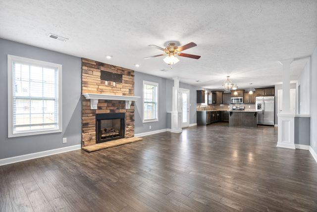 3755 Windmill Dr, Clarksville, TN 37040
