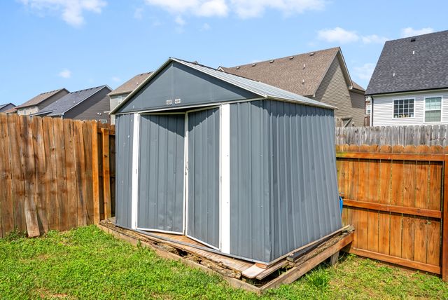 3755 Windmill Dr, Clarksville, TN 37040