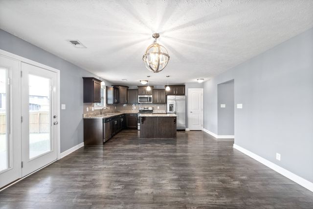 3755 Windmill Dr, Clarksville, TN 37040