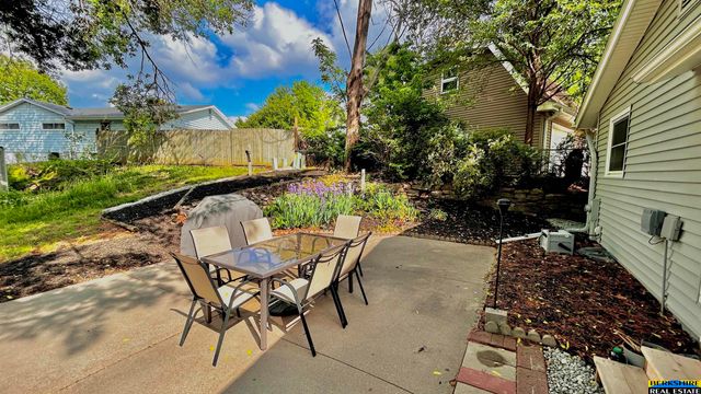 3213 N 97 Street, Omaha, NE 68134