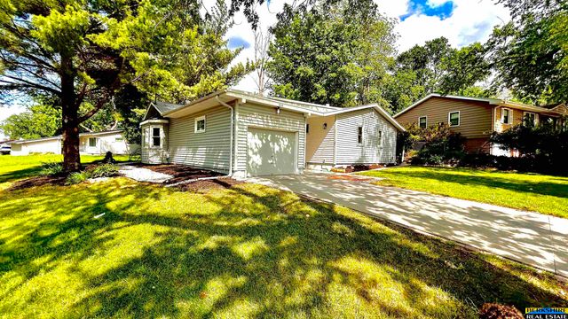 3213 N 97 Street, Omaha, NE 68134