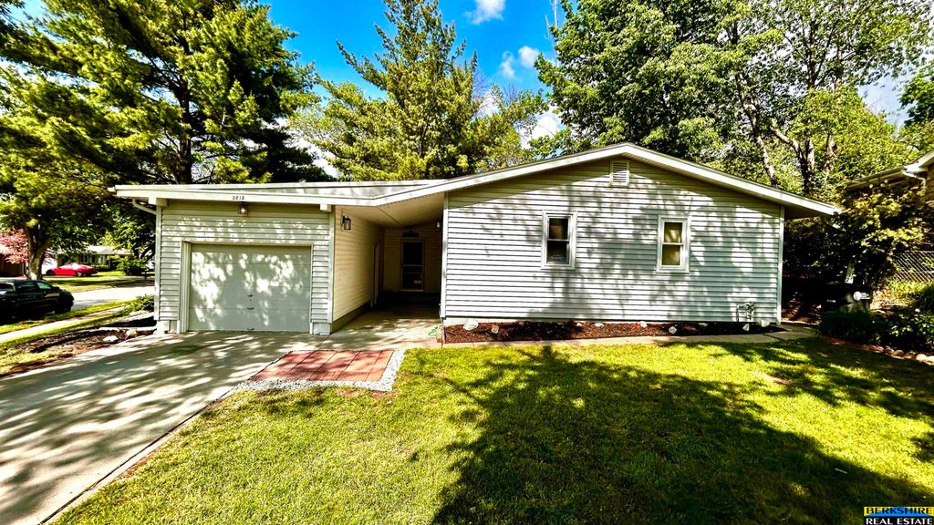 3213 N 97 Street, Omaha, NE 68134