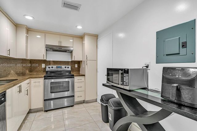 300 Bayview Dr 1709, Sunny Isles Beach, FL 33160