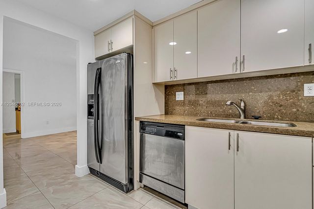 300 Bayview Dr 1709, Sunny Isles Beach, FL 33160