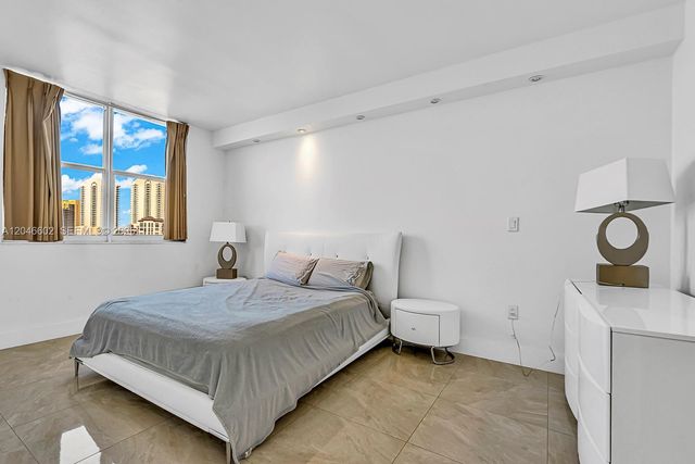 300 Bayview Dr 1709, Sunny Isles Beach, FL 33160