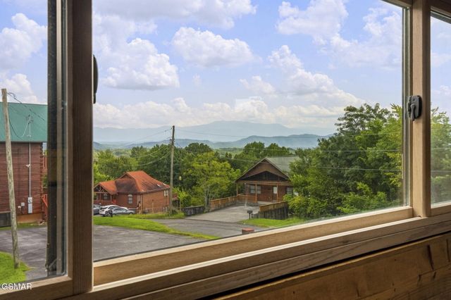 2043 Oakmont Drive, Sevierville, TN 37876
