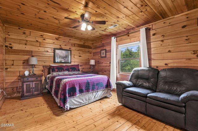 2043 Oakmont Drive, Sevierville, TN 37876