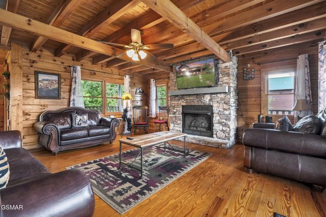 2043 Oakmont Drive, Sevierville, TN 37876