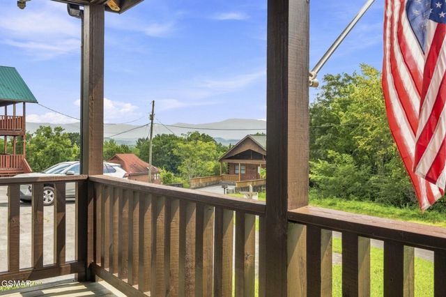 2043 Oakmont Drive, Sevierville, TN 37876