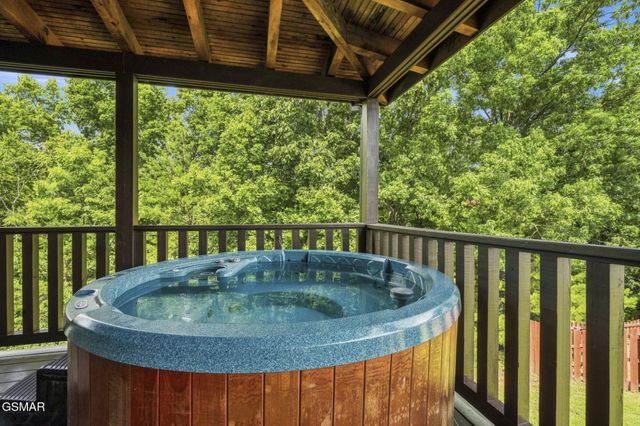 2043 Oakmont Drive, Sevierville, TN 37876