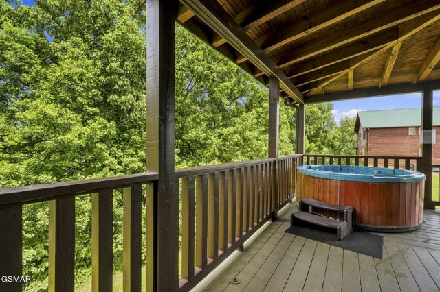 2043 Oakmont Drive, Sevierville, TN 37876