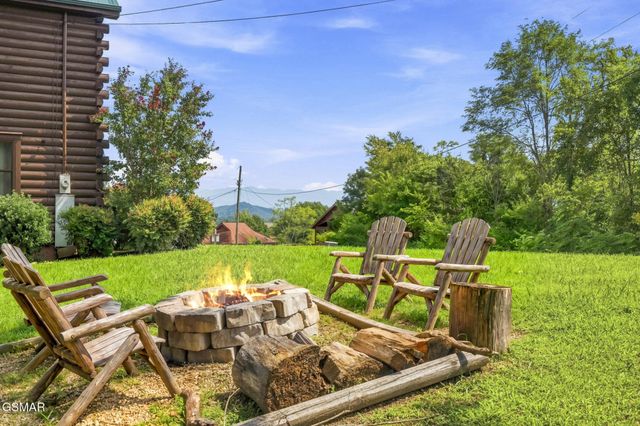 2043 Oakmont Drive, Sevierville, TN 37876