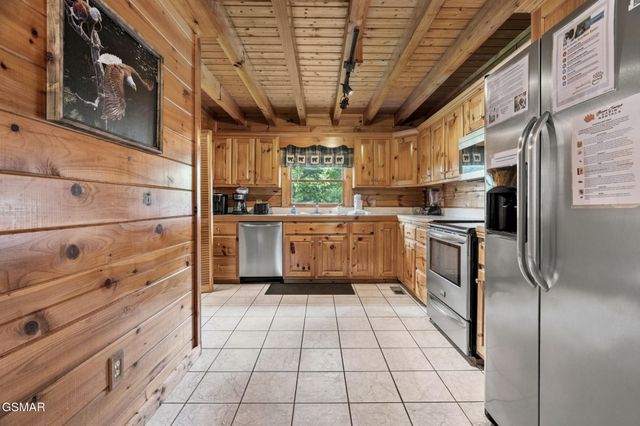 2043 Oakmont Drive, Sevierville, TN 37876