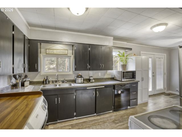 10112 Se CLINTON St, Portland, OR 97266