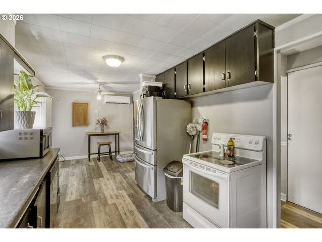 10112 Se CLINTON St, Portland, OR 97266