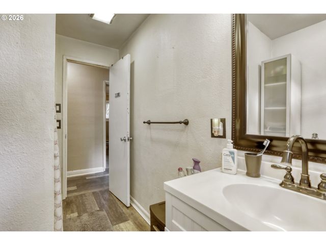 10112 Se CLINTON St, Portland, OR 97266