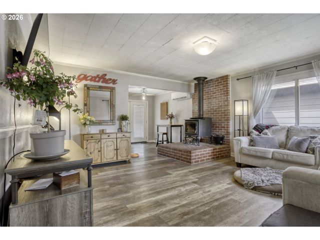 10112 Se CLINTON St, Portland, OR 97266