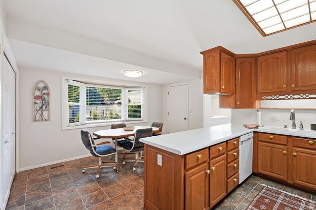 2524 E CAMELBACK RD, Cottonwood Heights, UT 84121