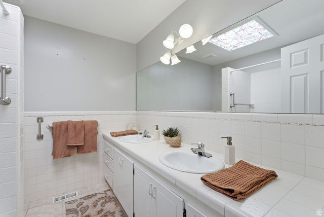 2524 E CAMELBACK RD, Cottonwood Heights, UT 84121