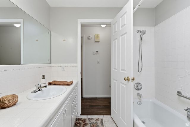 2524 E CAMELBACK RD, Cottonwood Heights, UT 84121