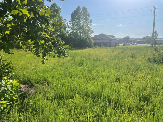 2119 N Center Street, Fayetteville, AR 72701