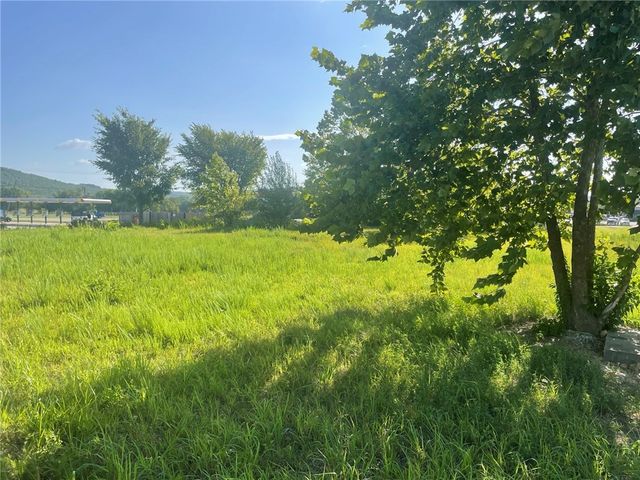 2119 N Center Street, Fayetteville, AR 72701