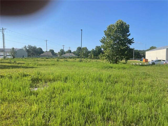 2119 N Center Street, Fayetteville, AR 72701