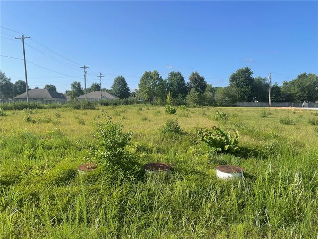 2119 N Center Street, Fayetteville, AR 72701