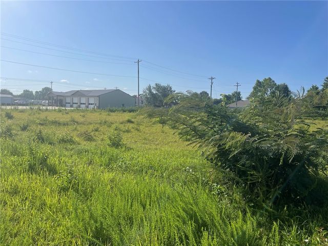 2119 N Center Street, Fayetteville, AR 72701