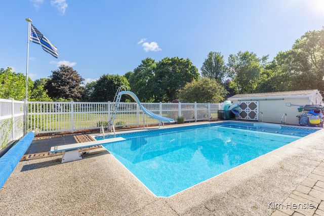 1594 Louva Court, Belding, MI 48809