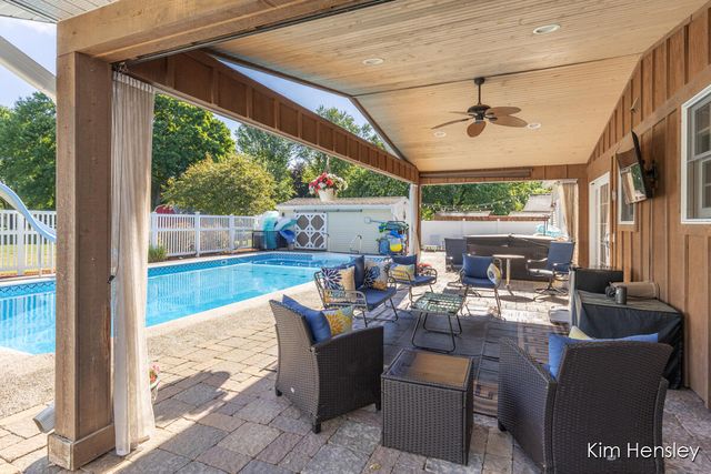 1594 Louva Court, Belding, MI 48809