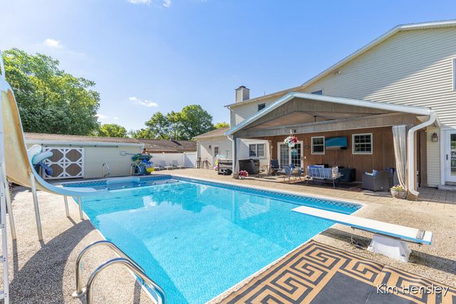 1594 Louva Court, Belding, MI 48809