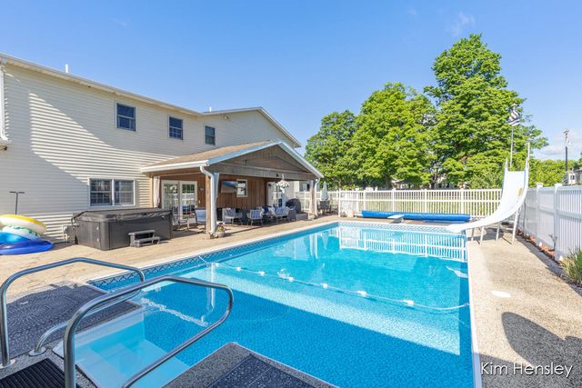 1594 Louva Court, Belding, MI 48809