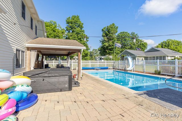 1594 Louva Court, Belding, MI 48809