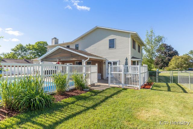 1594 Louva Court, Belding, MI 48809