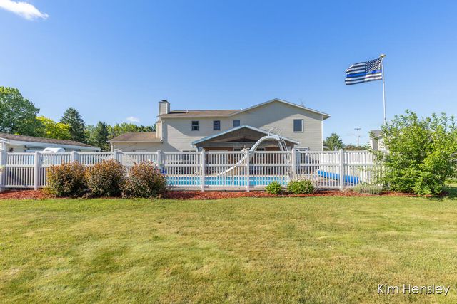 1594 Louva Court, Belding, MI 48809