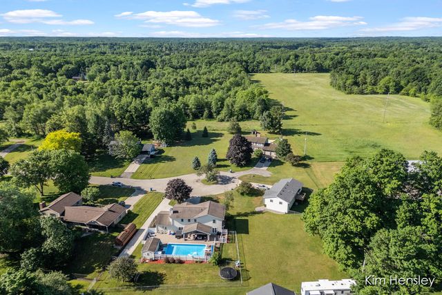 1594 Louva Court, Belding, MI 48809
